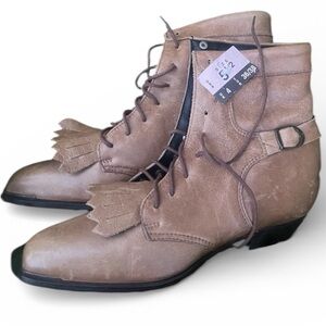 Bnwt Durango lace up cowboy boots